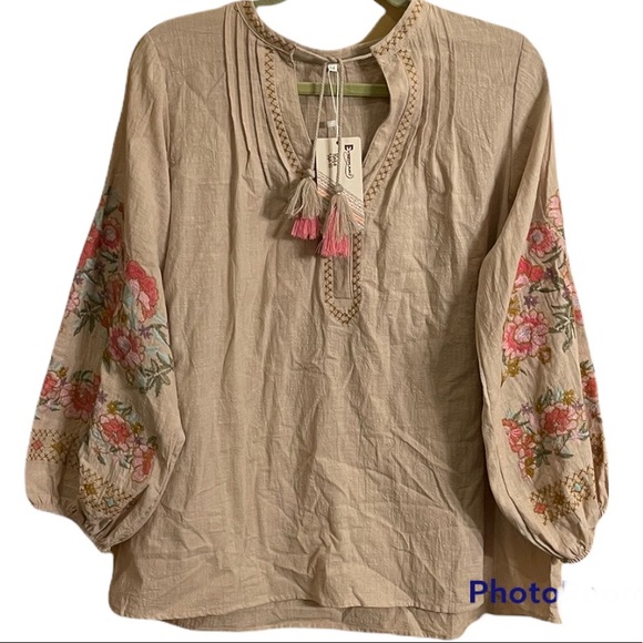 Everkaki Embroidered Bohemian Beige Top Size Medium - Picture 3 of 5